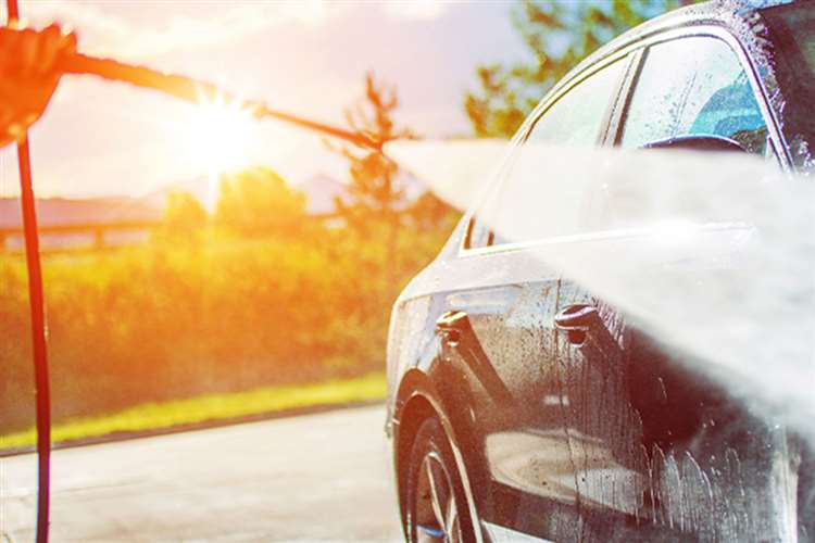 cách rửa xe ô tô tại nhà