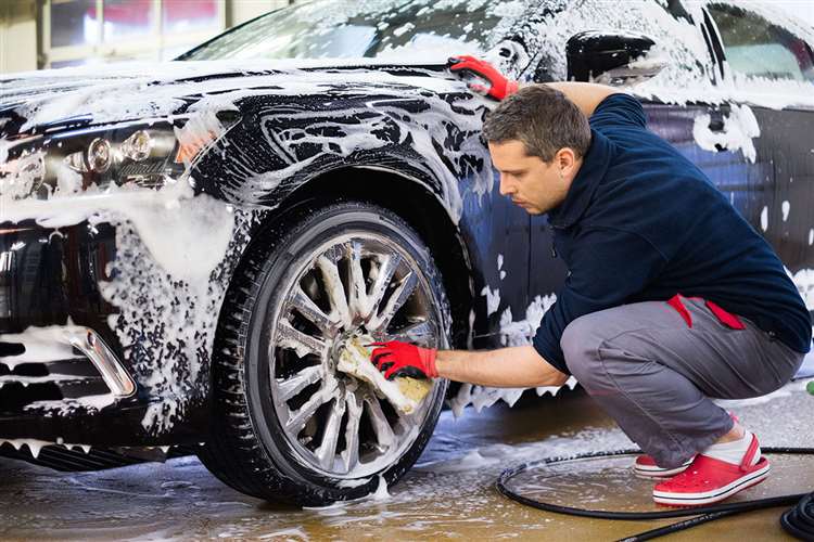 cách rửa xe ô tô tại nhà