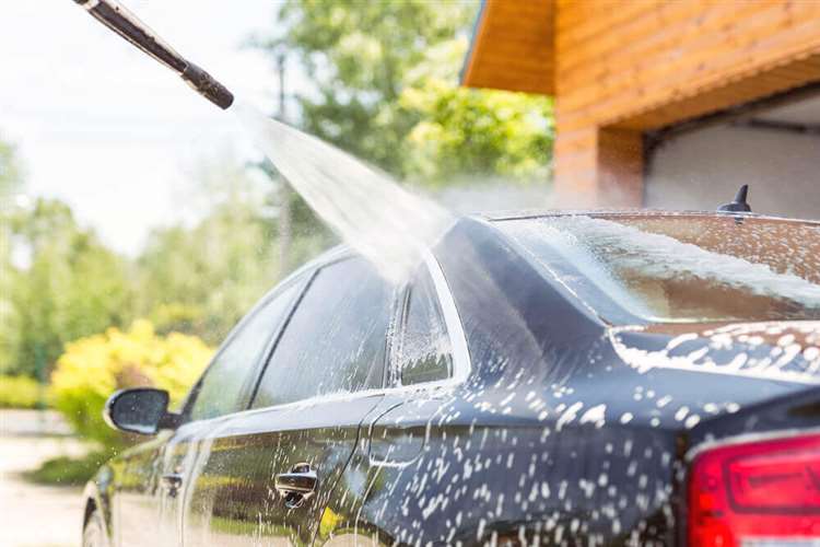 cách rửa xe ô tô tại nhà