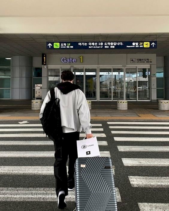 Check-in sân bay đẹp cho nam