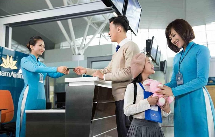 trẻ em bao nhiêu tuổi được đi máy bay
