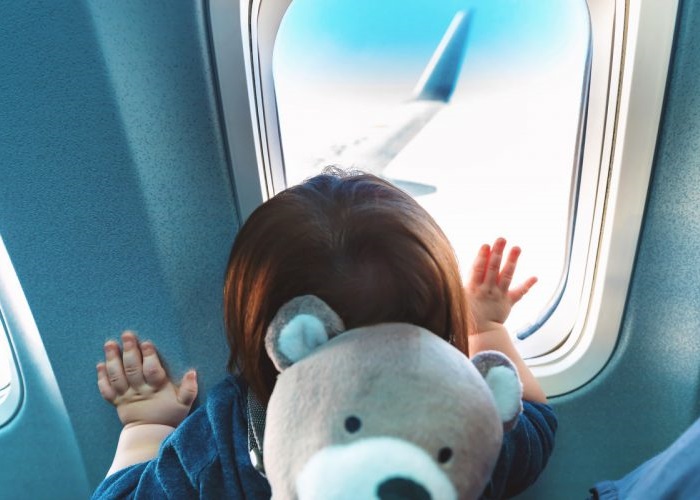 trẻ em bao nhiêu tuổi được đi máy bay