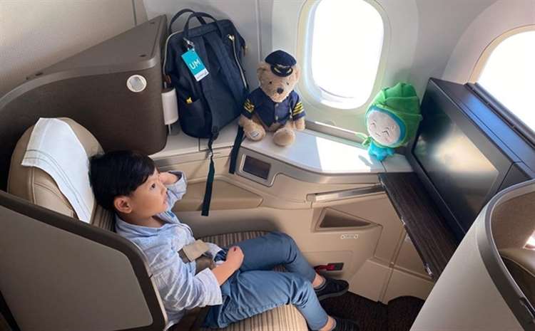 trẻ em bao nhiêu tuổi được đi máy bay